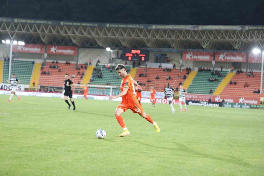 Spor Toto Süper Lig: Corendon Alanyaspor: 0 - Kasımpaşa: 0 (ilk Yarı)