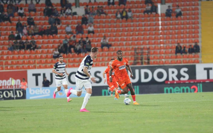 Spor Toto Süper Lig: Corendon Alanyaspor: 0 - Kasımpaşa: 0 (ilk Yarı)