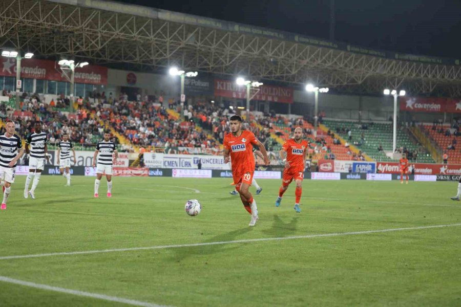 Spor Toto Süper Lig: Corendon Alanyaspor: 0 - Kasımpaşa: 0 (ilk Yarı)