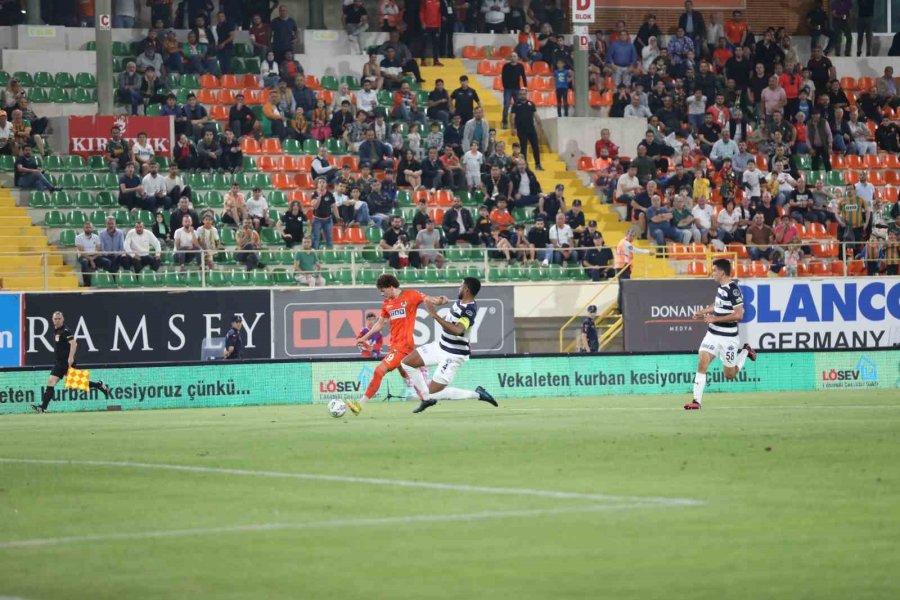 Spor Toto Süper Lig: Corendon Alanyaspor: 0 - Kasımpaşa: 0 (ilk Yarı)