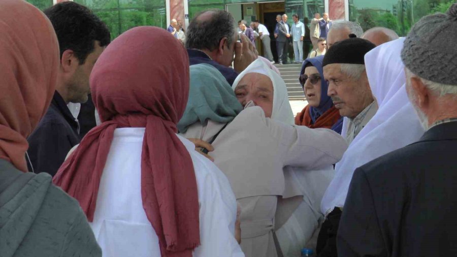 Kayserili Hacı Adayları Dualarla Uğurlandı