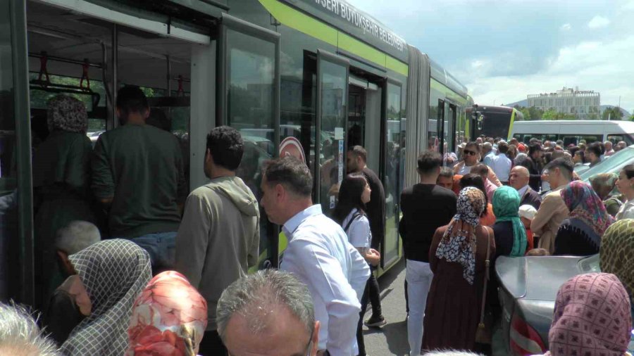 Kayserili Hacı Adayları Dualarla Uğurlandı