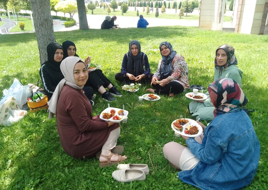 Depremzede Vatandaşlara Karaman’ın Lezzetleri Tanıtıldı