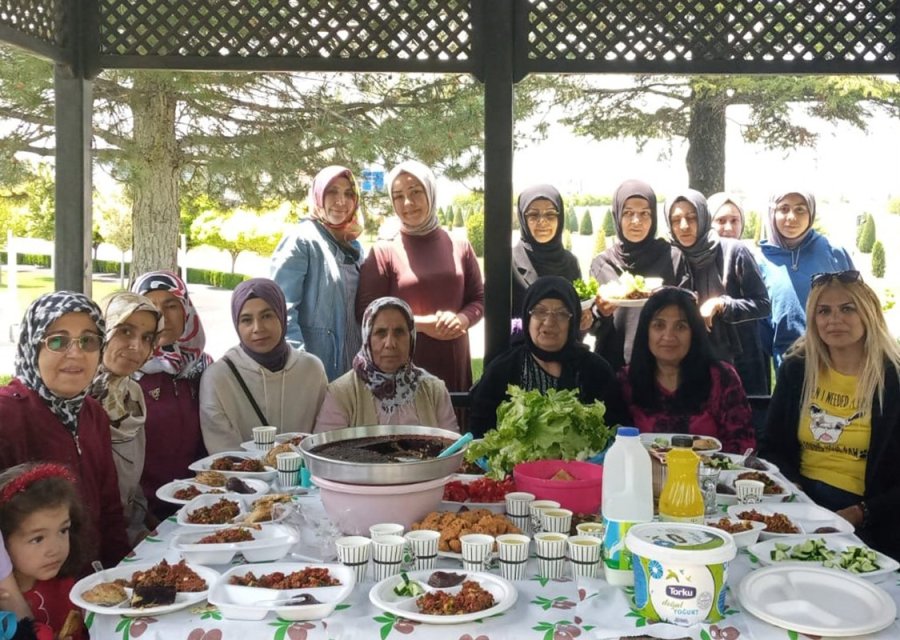 Depremzede Vatandaşlara Karaman’ın Lezzetleri Tanıtıldı