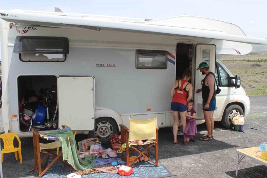 Hollandalı Turist Aile Meke Gölü’nde