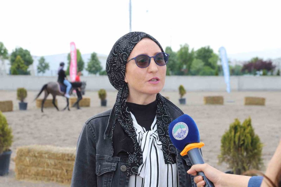 Kayserililer Büyükşehir’in "atlı Tur" Hizmetini Çok Sevdi