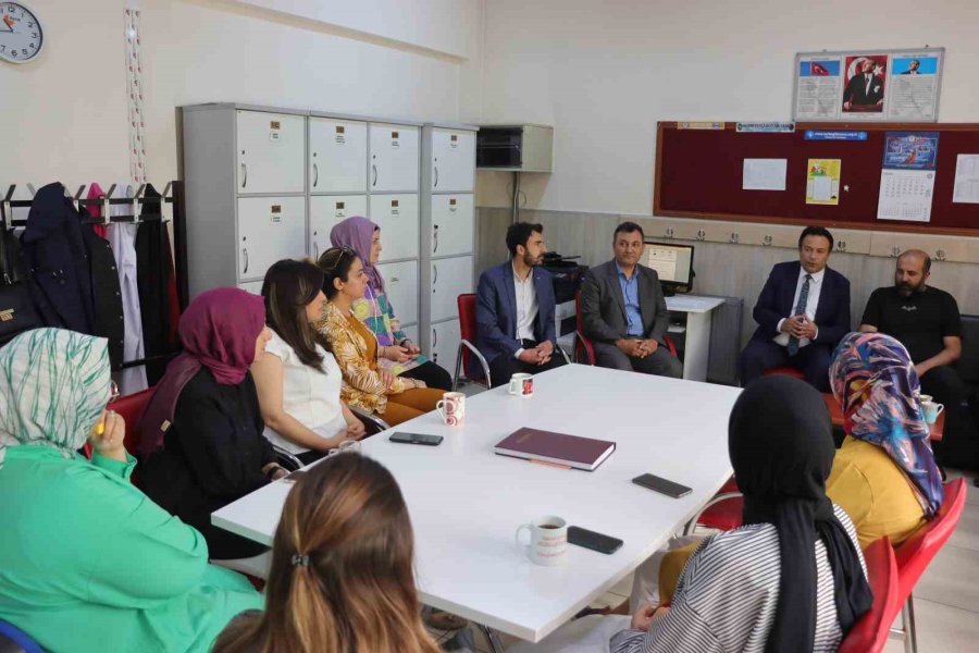 Kayseri’de Eğitim Camiasından Depremzedeler İçin 100 Konteyner