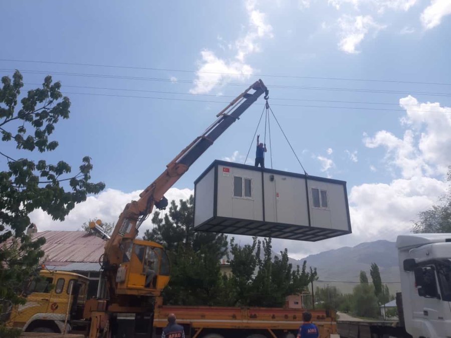 Kayseri’de Eğitim Camiasından Depremzedeler İçin 100 Konteyner