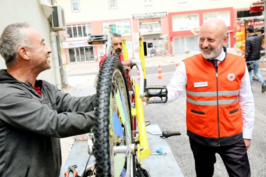 Başkan Çolakbayrakdar; “çalışmalarımız, Yoğun Bir Şekilde Devam Ediyor”