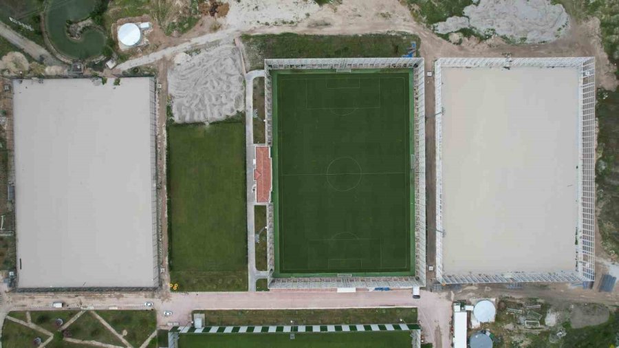 Konyaspor Tesislerine 2 Yeni Çim Saha