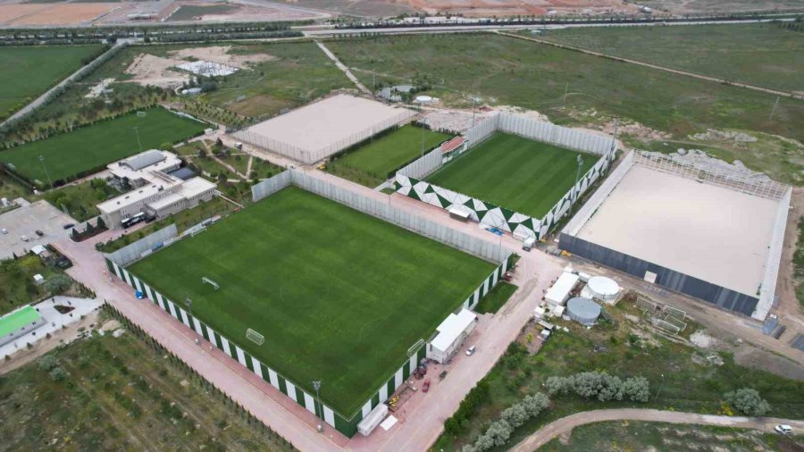 Konyaspor Tesislerine 2 Yeni Çim Saha