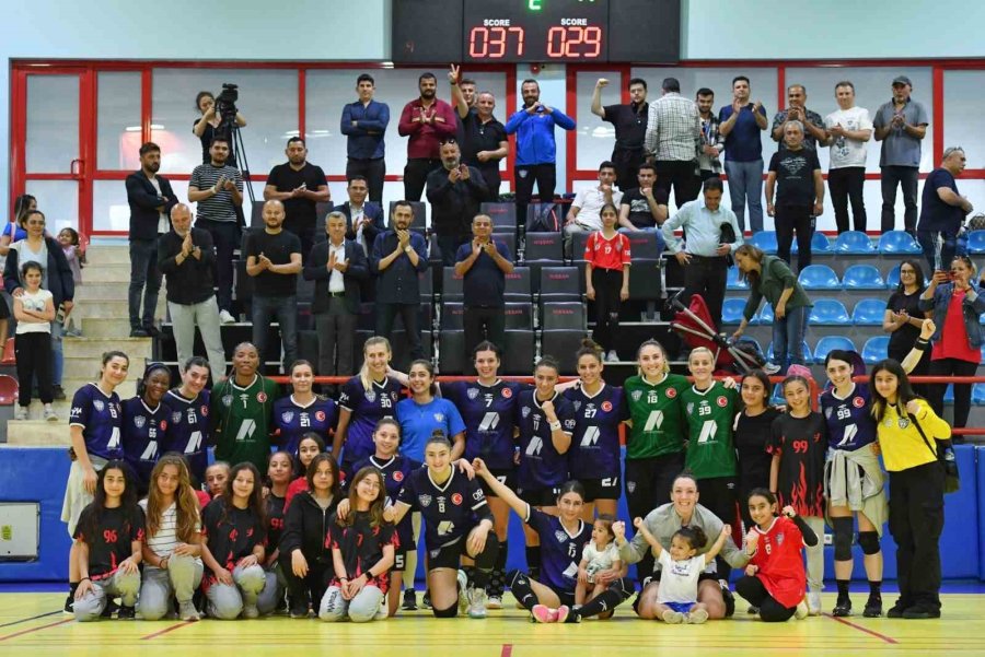 Mavi Kelebekler İddialı Gitti