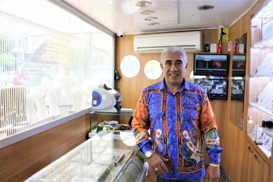 40 Yıl Önce Köydeki Markette Kurduğu Hayalini Şehirde Gerçekleştirmenin Gururunu Taşıyor