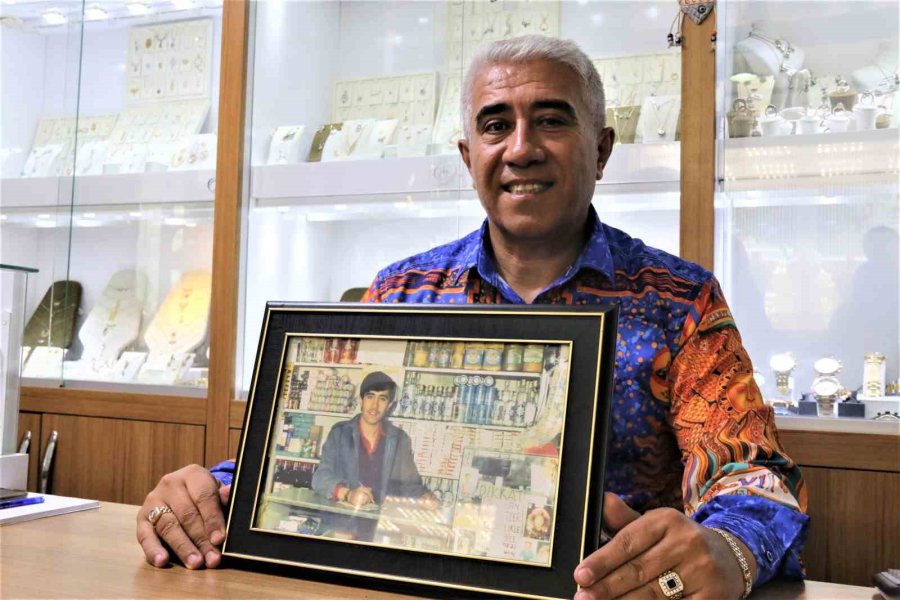 40 Yıl Önce Köydeki Markette Kurduğu Hayalini Şehirde Gerçekleştirmenin Gururunu Taşıyor