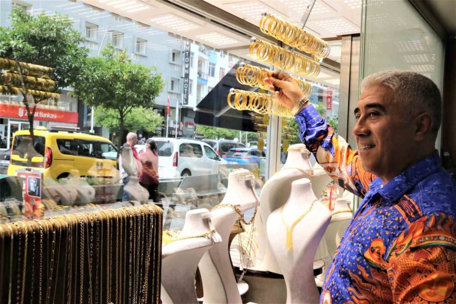 40 Yıl Önce Köydeki Markette Kurduğu Hayalini Şehirde Gerçekleştirmenin Gururunu Taşıyor