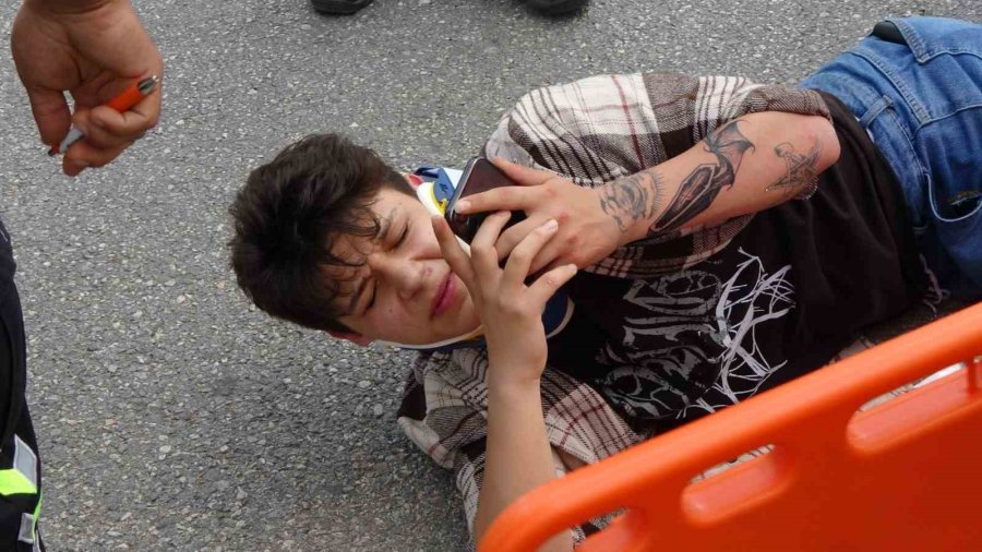 Yerde Acı İçinde Kıvranırken Annesine Haber Vermeyi İhmal Etmedi