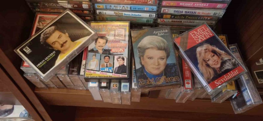 Gençler Kasetlerle Nostalji Yaşıyor