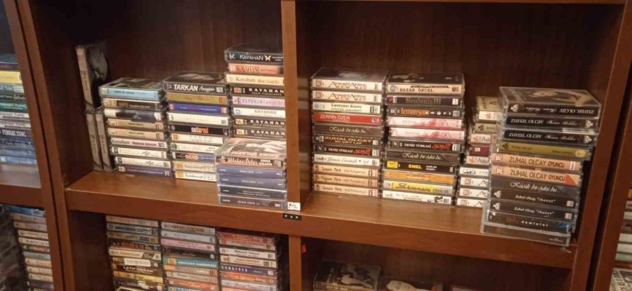 Gençler Kasetlerle Nostalji Yaşıyor