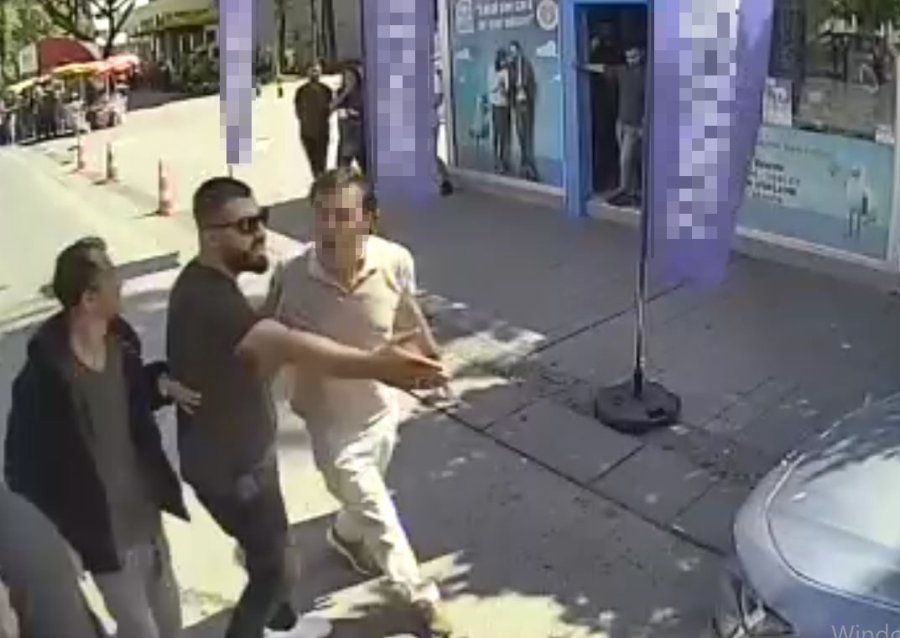 Kadın Şoförün Üzerine Bıçakla Yürüyen Adamın Yolculara Yaşattığı Korku Dolu Anlar Kameraya Yansıdı