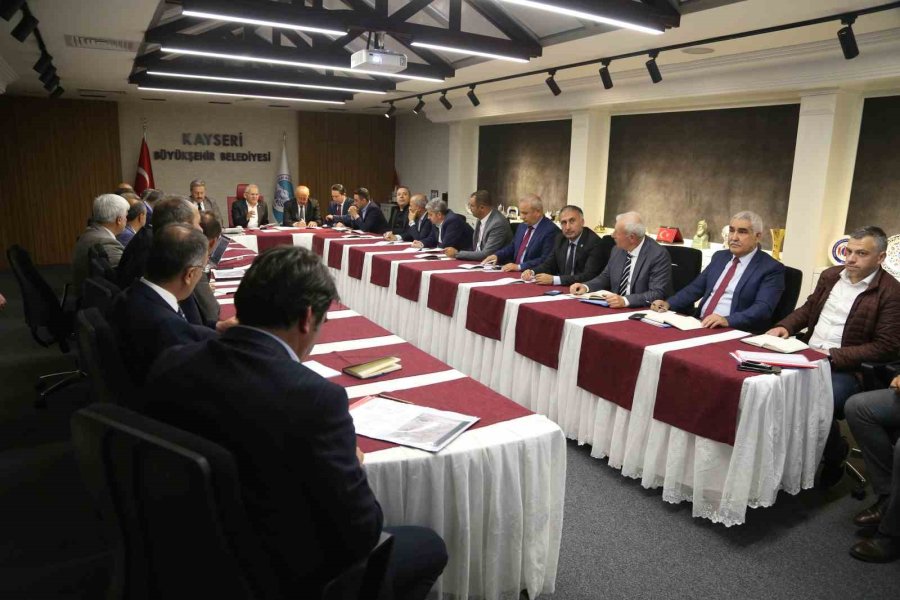 Büyükkılıç’tan 16 İlçe Belediye Başkanı İle “doğal Gaz” Toplantısı