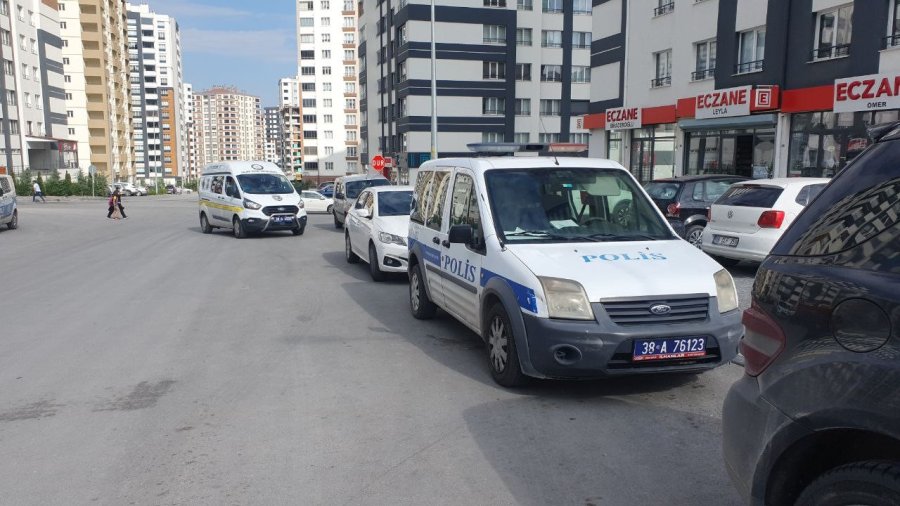 5. Kattan Düşen Genç Kız Ağır Yaralandı