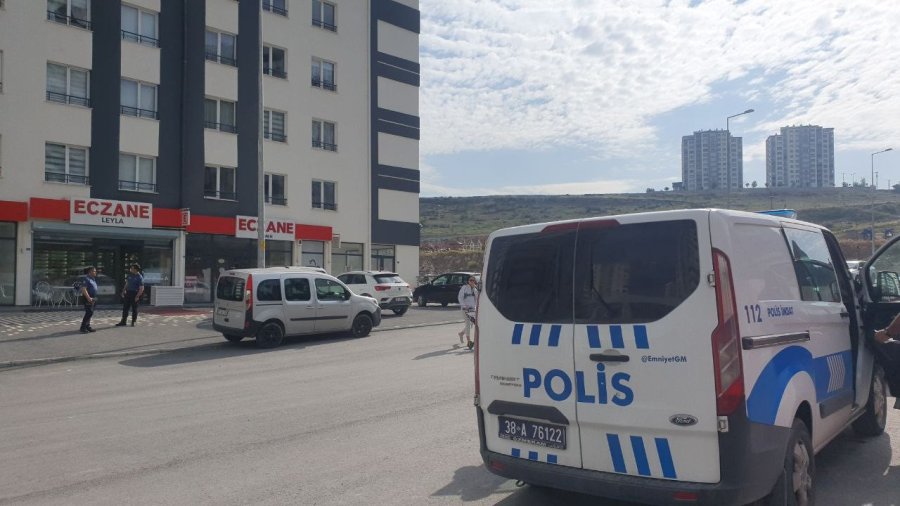 5. Kattan Düşen Genç Kız Ağır Yaralandı