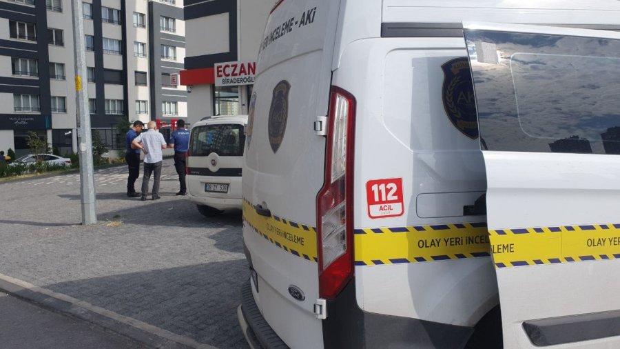 5. Kattan Düşen Genç Kız Ağır Yaralandı