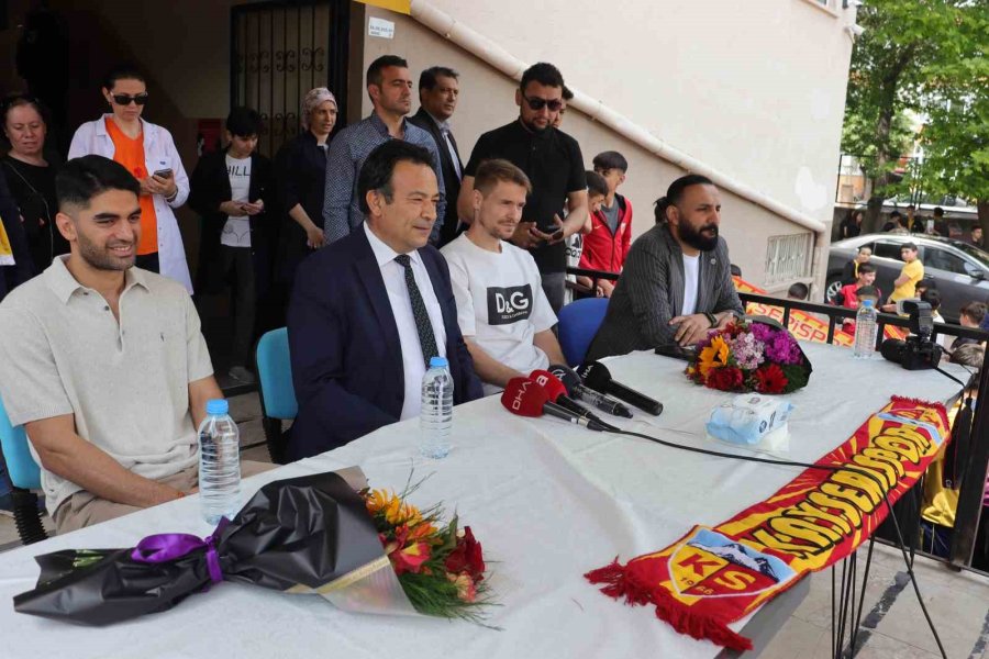 Kayserisporlu Futbolculardan Öğrencilere ’lgs’ Morali