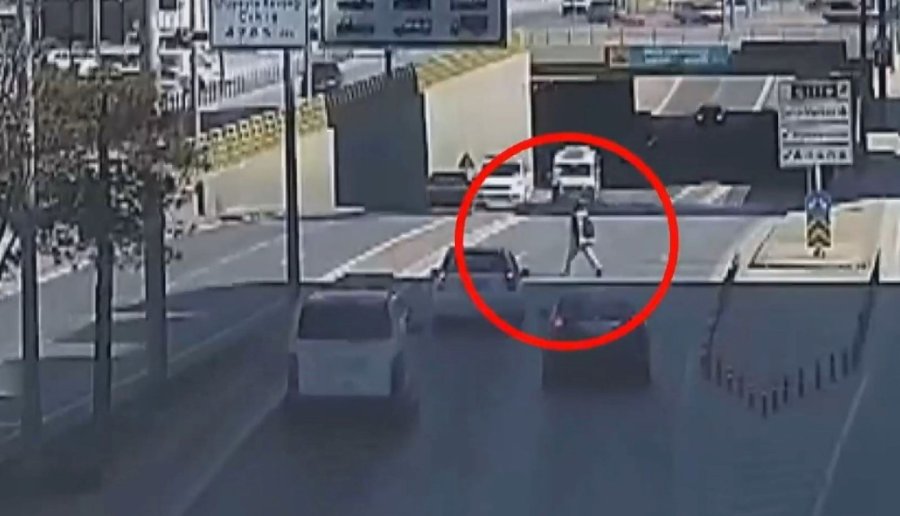 Kurallara Uymayan Yayalar Kazaya Davetiye Çıkarıyor