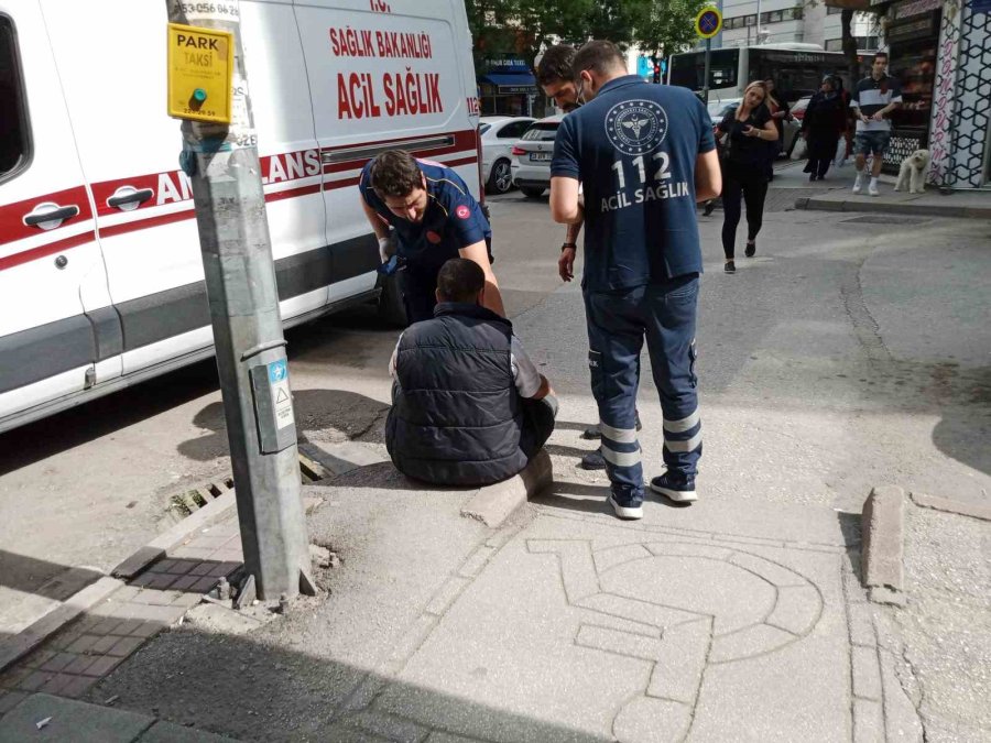 Kaldırımdan Düşerek Hafif Yaralanan Adam İlk Yardım Yapılmasına Kabul Etmedi