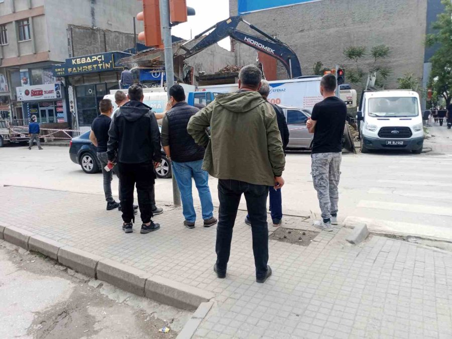 Vatandaşların Kepçe İzleme Geleneği Devam Ediyor