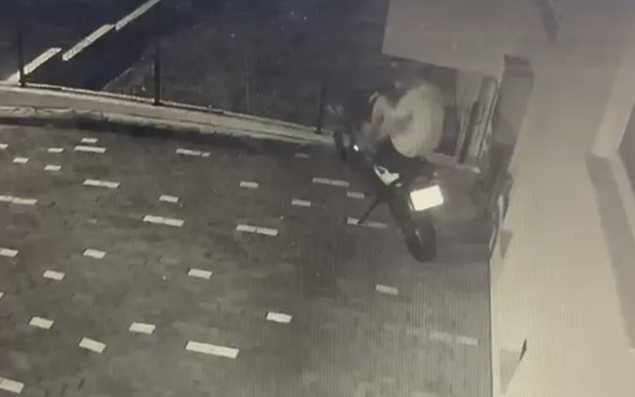 Ayağıyla Kilidi Kırdı, Motosikleti Çaldı