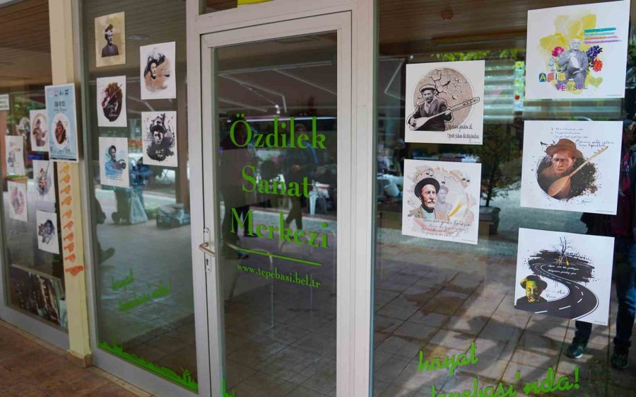 Aşık Veysel Kolaj Sergisi Ziyaretçilerini Bekliyor