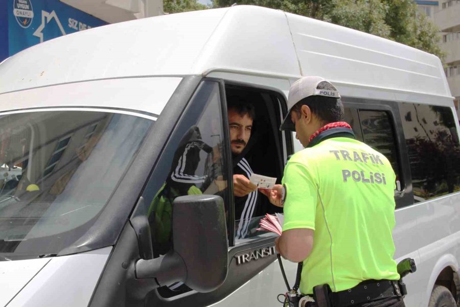 Kurallara Uymayan Yayalar Kazaya Davetiye Çıkarıyor