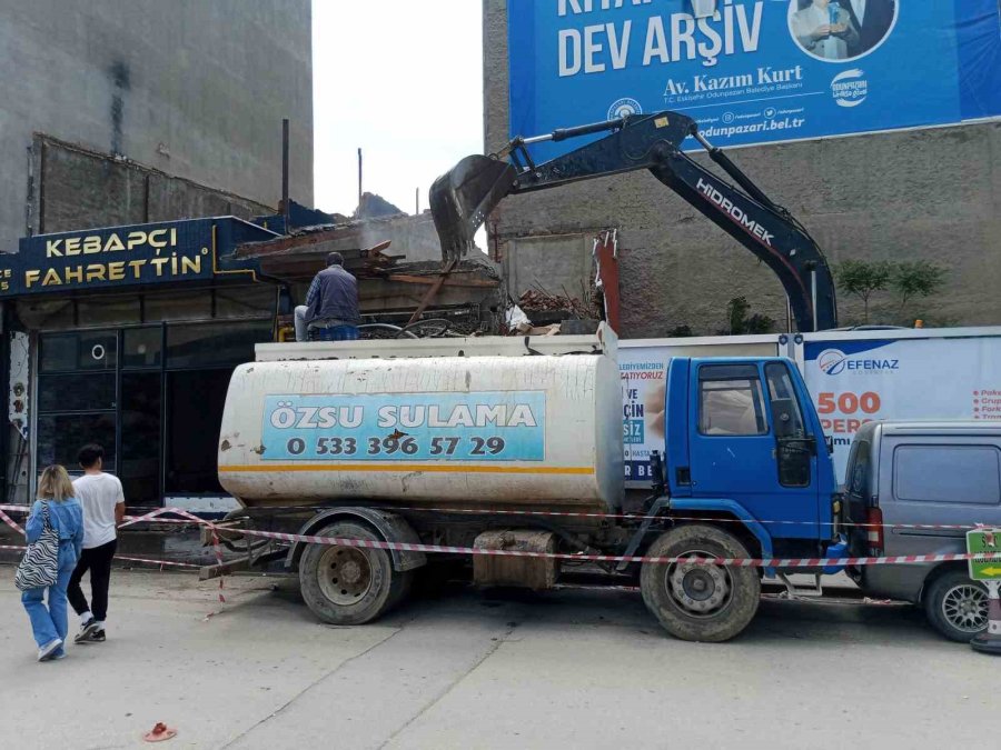 Vatandaşların Kepçe İzleme Geleneği Devam Ediyor