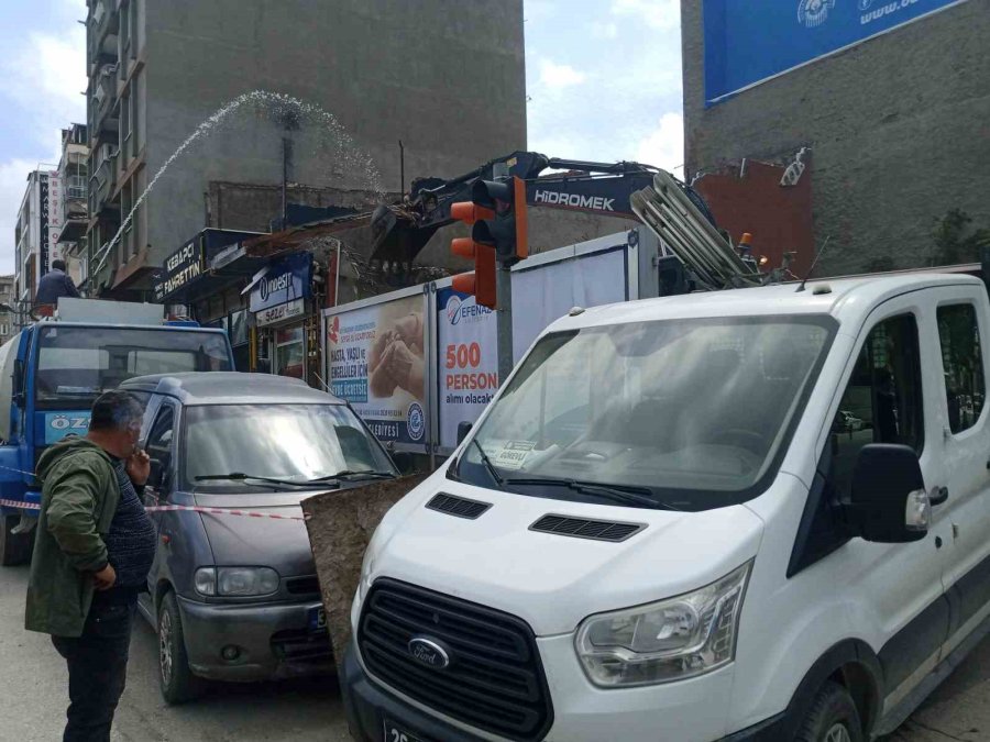 Vatandaşların Kepçe İzleme Geleneği Devam Ediyor