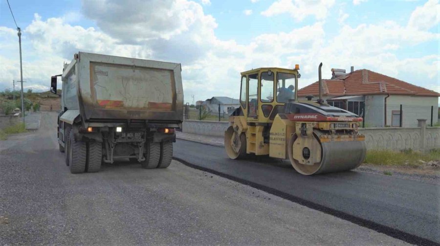 Gesi Mahallesi’nde 6 Sokak Asfaltlanıyor