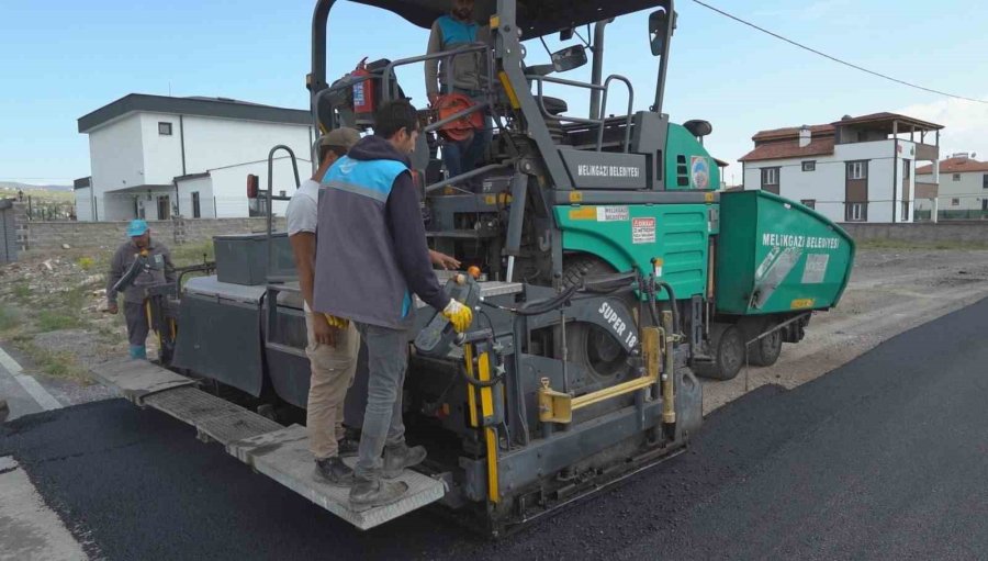 Gesi Mahallesi’nde 6 Sokak Asfaltlanıyor