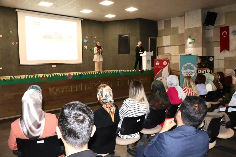 Huzur Çınarı’ndna Yeşilay İle Bağımlılıkla Mücadele Çalışması