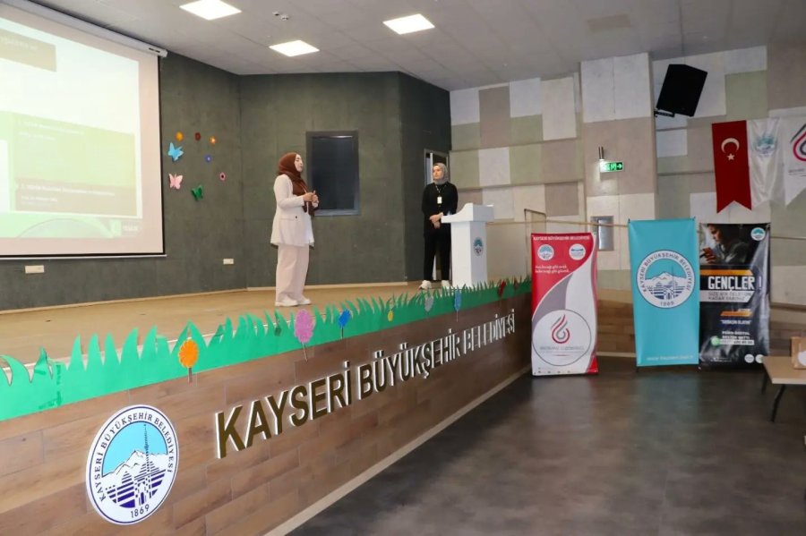 Huzur Çınarı’ndna Yeşilay İle Bağımlılıkla Mücadele Çalışması