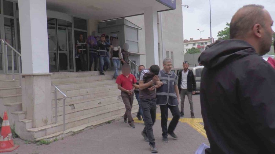 Kayseri’de Aranan Şahıslara Eş Zamanlı Operasyonda 25 Kişi Yakalandı
