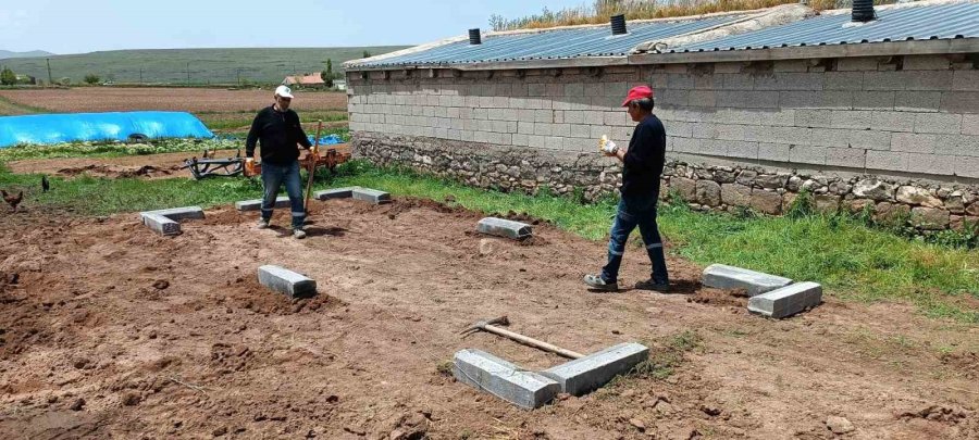 Tomarza’da Evleri Ağır Hasar Gören Vatandaşlara Konteynerleri Verildi