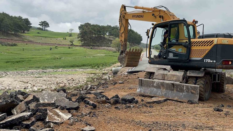 Sel Suları Yazılıkaya Yolunu Kullanılmaz Hale Getirdi