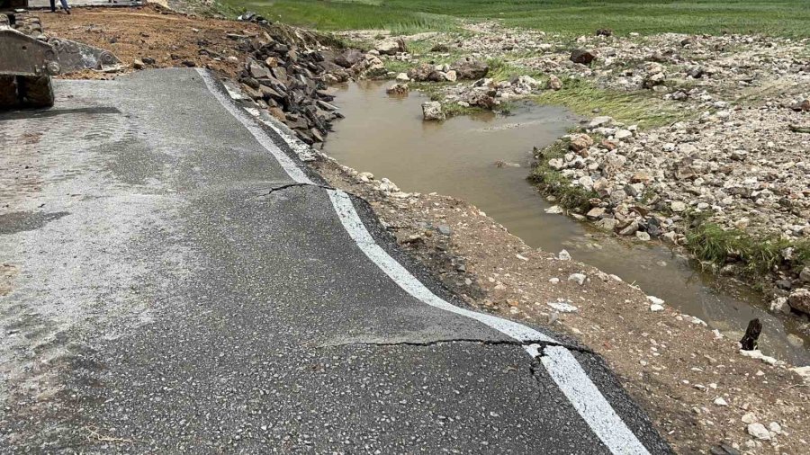 Sel Suları Yazılıkaya Yolunu Kullanılmaz Hale Getirdi