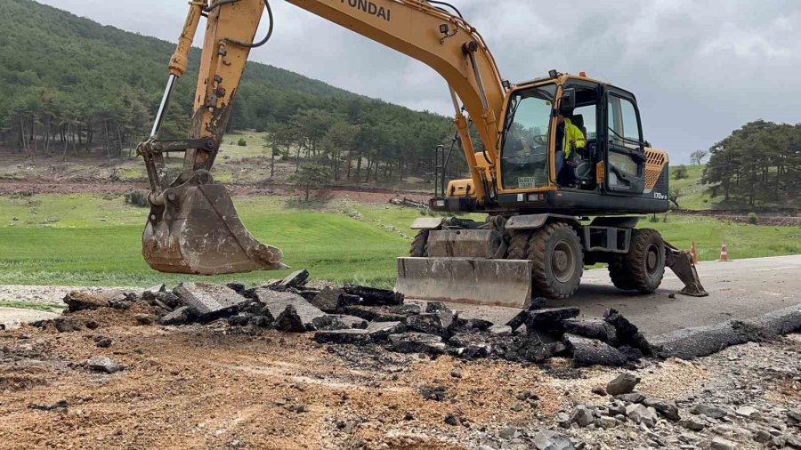 Sel Suları Yazılıkaya Yolunu Kullanılmaz Hale Getirdi