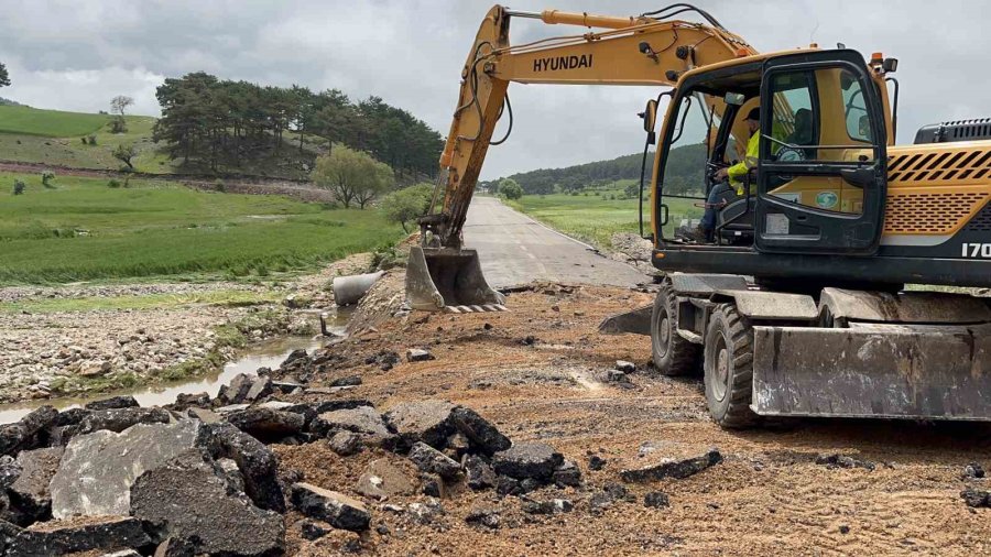 Sel Suları Yazılıkaya Yolunu Kullanılmaz Hale Getirdi