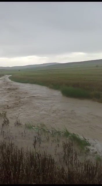 Günyüzü’nde Sel Sonrası Karayolu Ulaşıma Kapandı