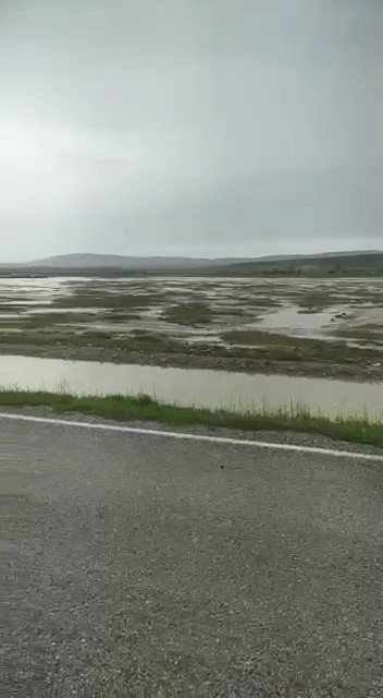 Günyüzü’nde Sel Sonrası Karayolu Ulaşıma Kapandı