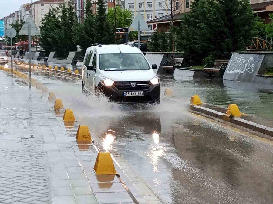 Eskişehir Güne Yağmurlu Başladı