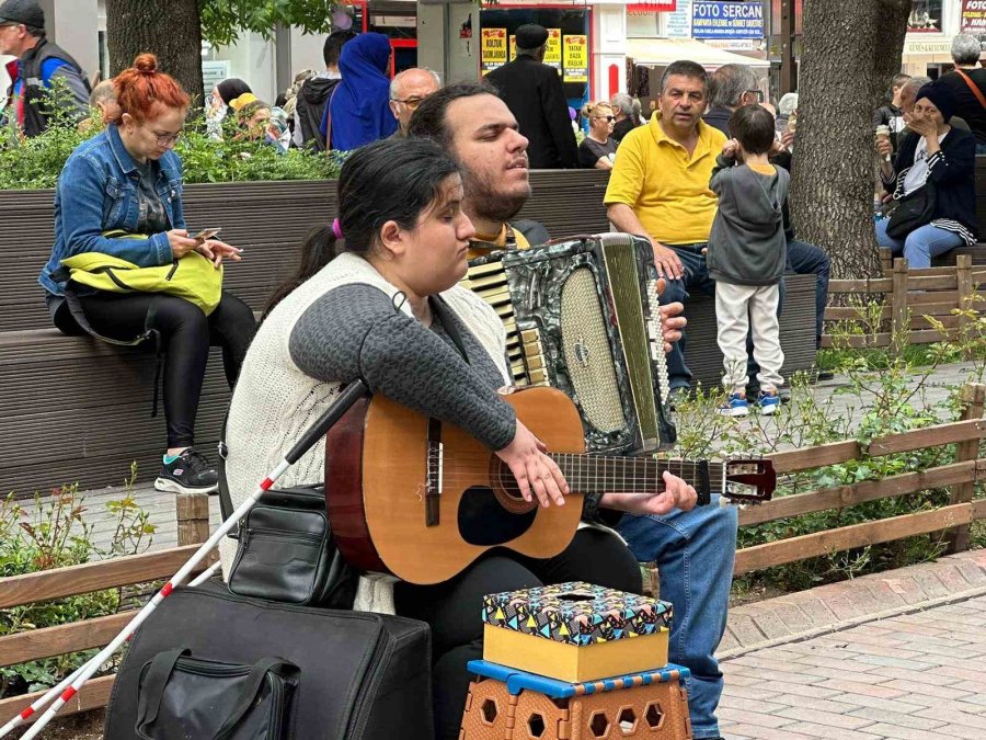 Sağanak Yağış Sonrası Güneş Açınca Kent Merkezi Doldu Taştı